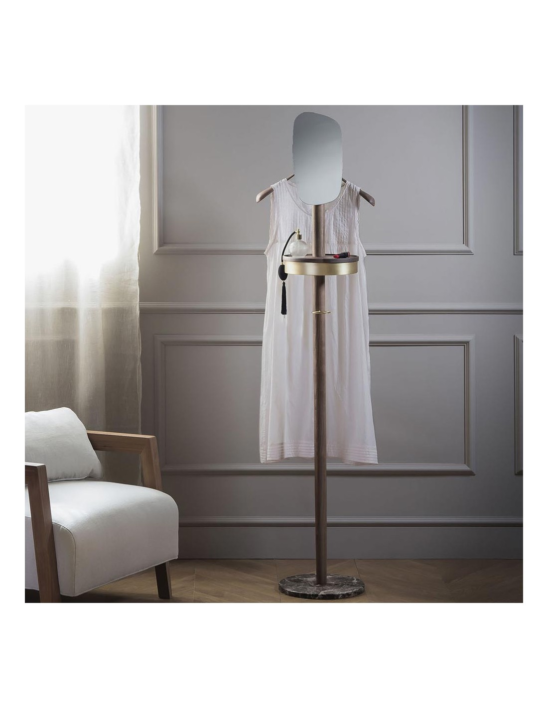 valet-stand-w-nomon (1)